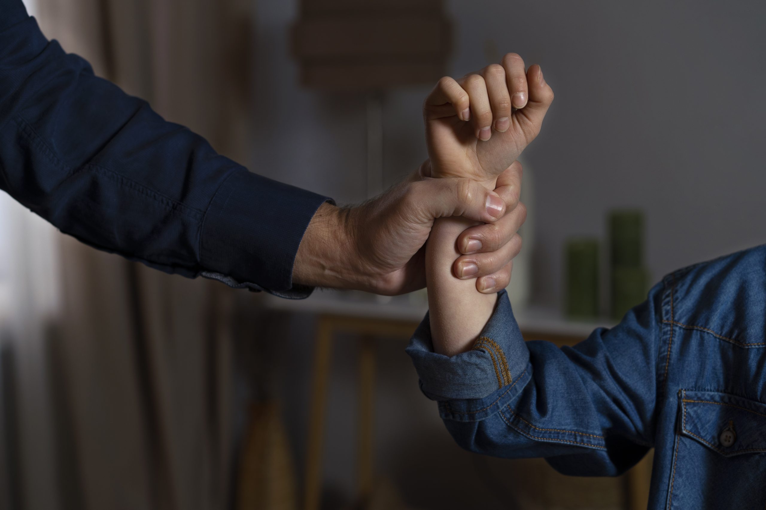 Violence conjugale avocat : quels sont vos droits immédiats ?